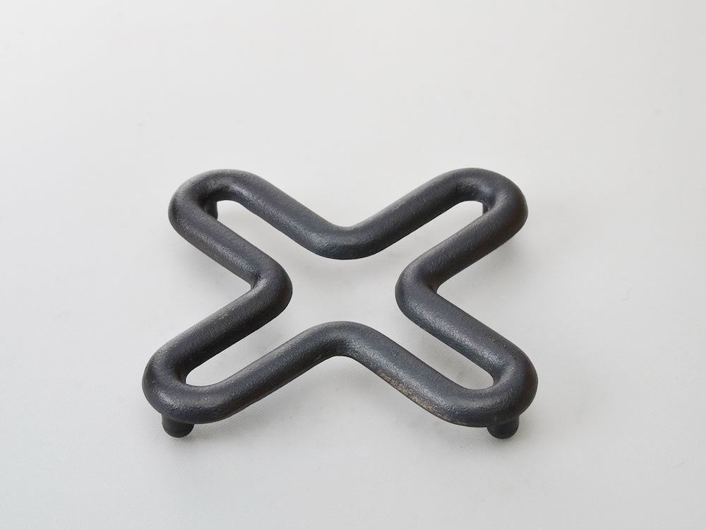 Pot stand/Yotsunami - Cast Iron Black