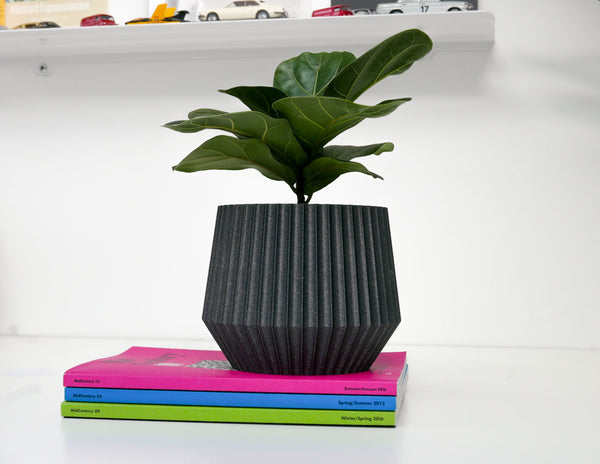 Nova Planter - Graphite Grey (Medium)