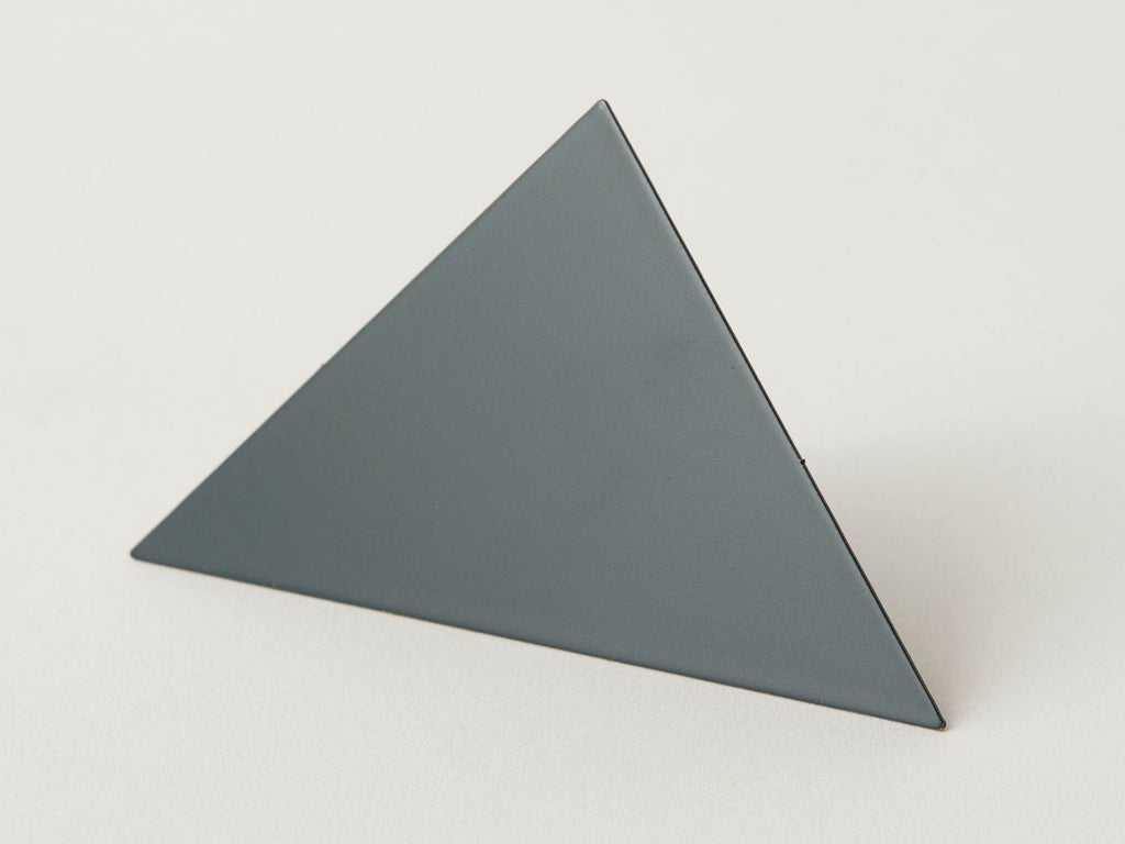 Geometric photo clip - dark grey triangle