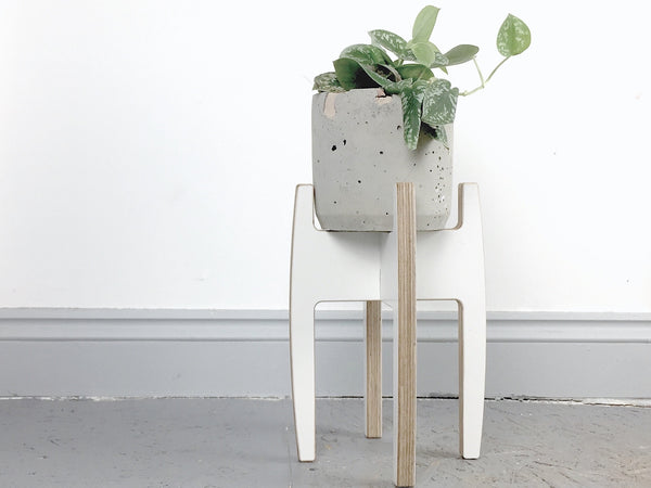 Plystand in white - large